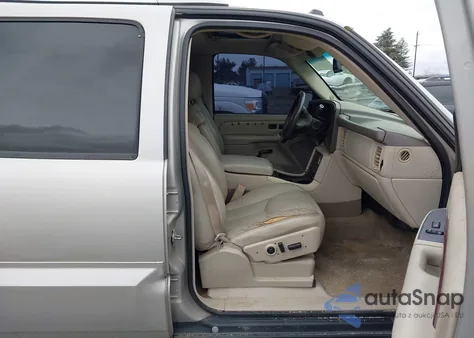 2005 Cadillac Escalade Esv Standard z USA, uszkodzony, nr VIN 3GYFK66N35G197348